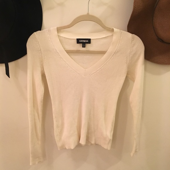 Express white v neck - Picture 2 of 3